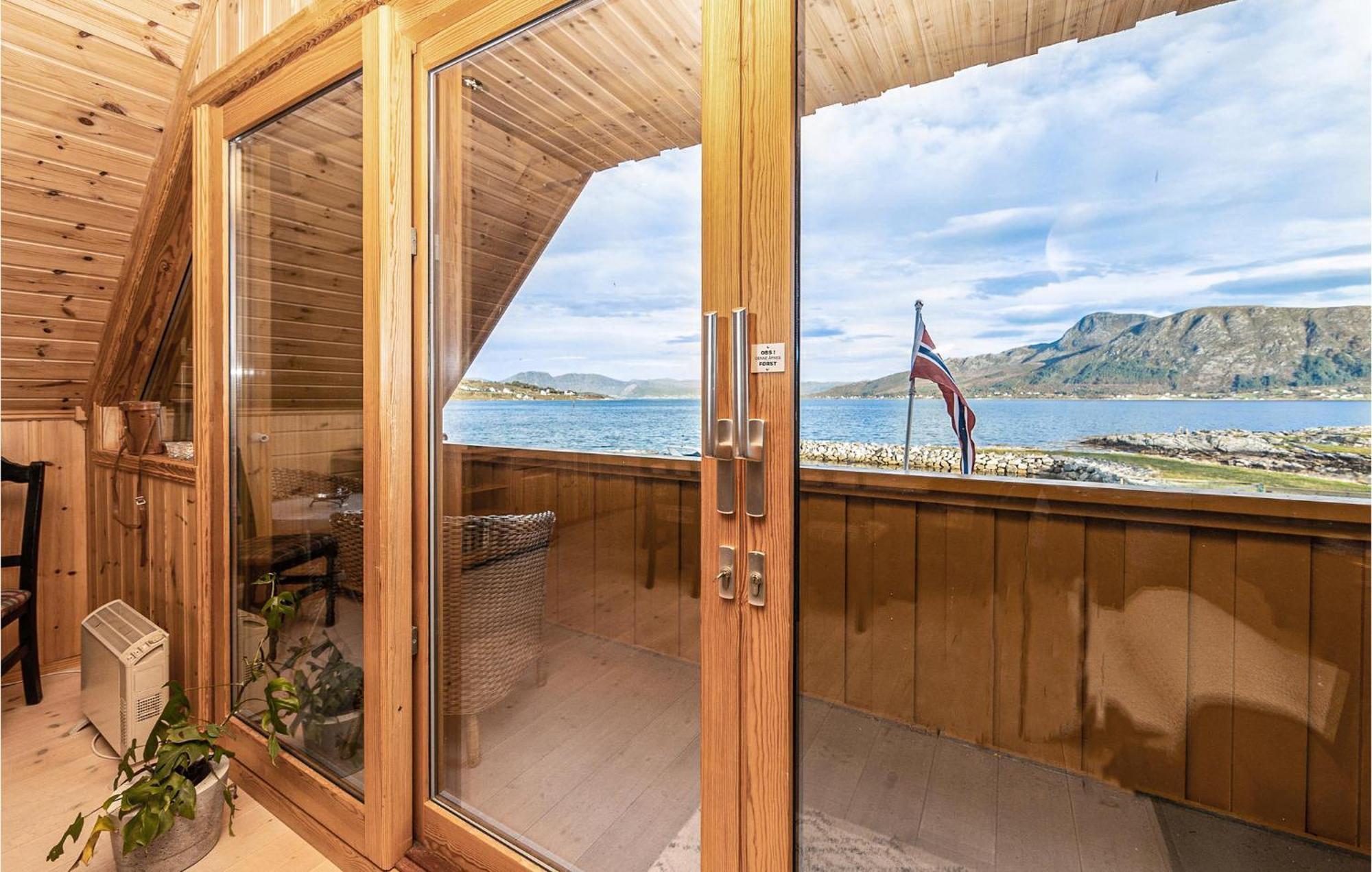 Awesome Home In Kvamsoy With Jacuzzi Sandvik  Bagian luar foto