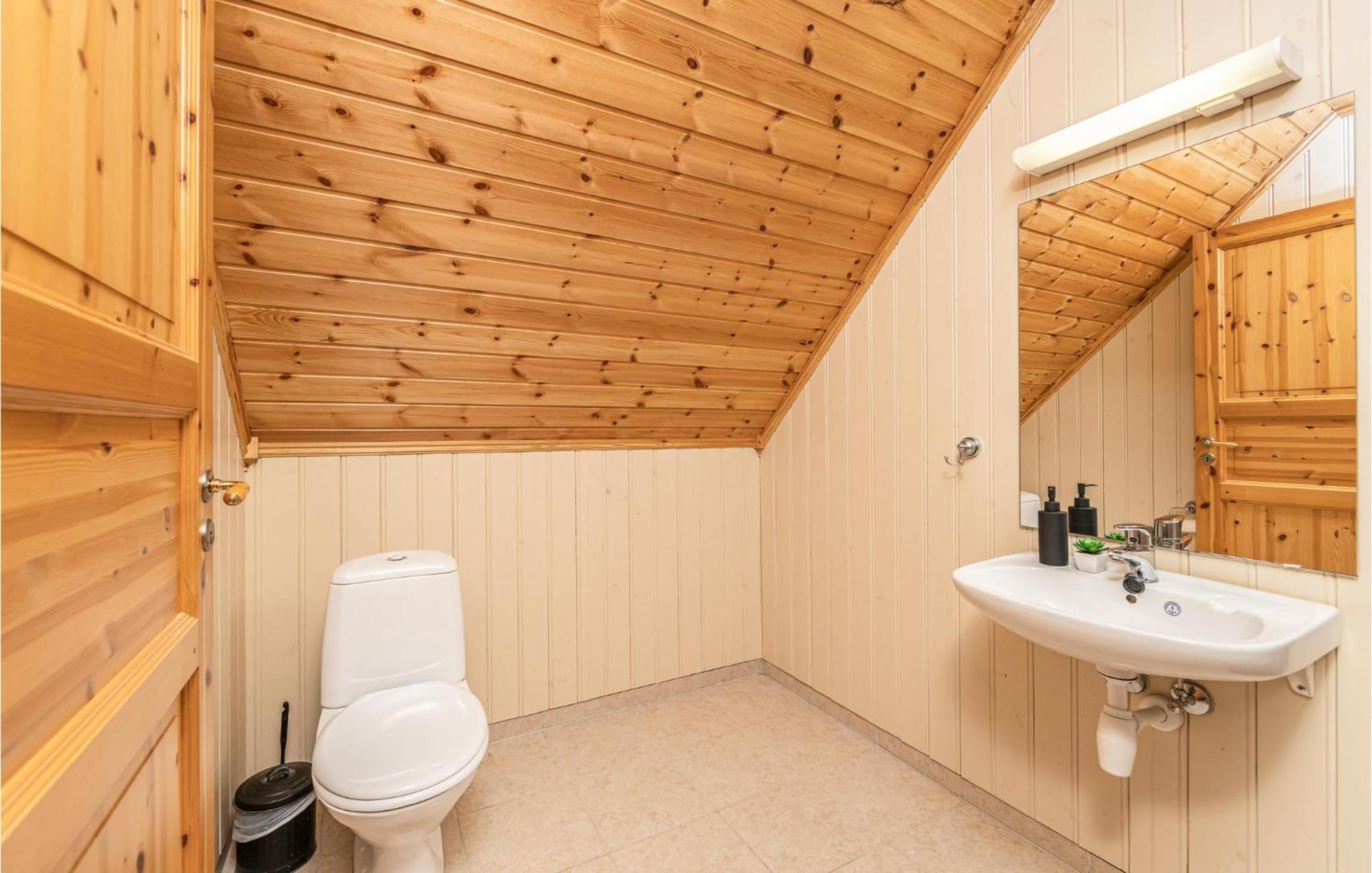 Awesome Home In Kvamsoy With Jacuzzi Sandvik  Bagian luar foto