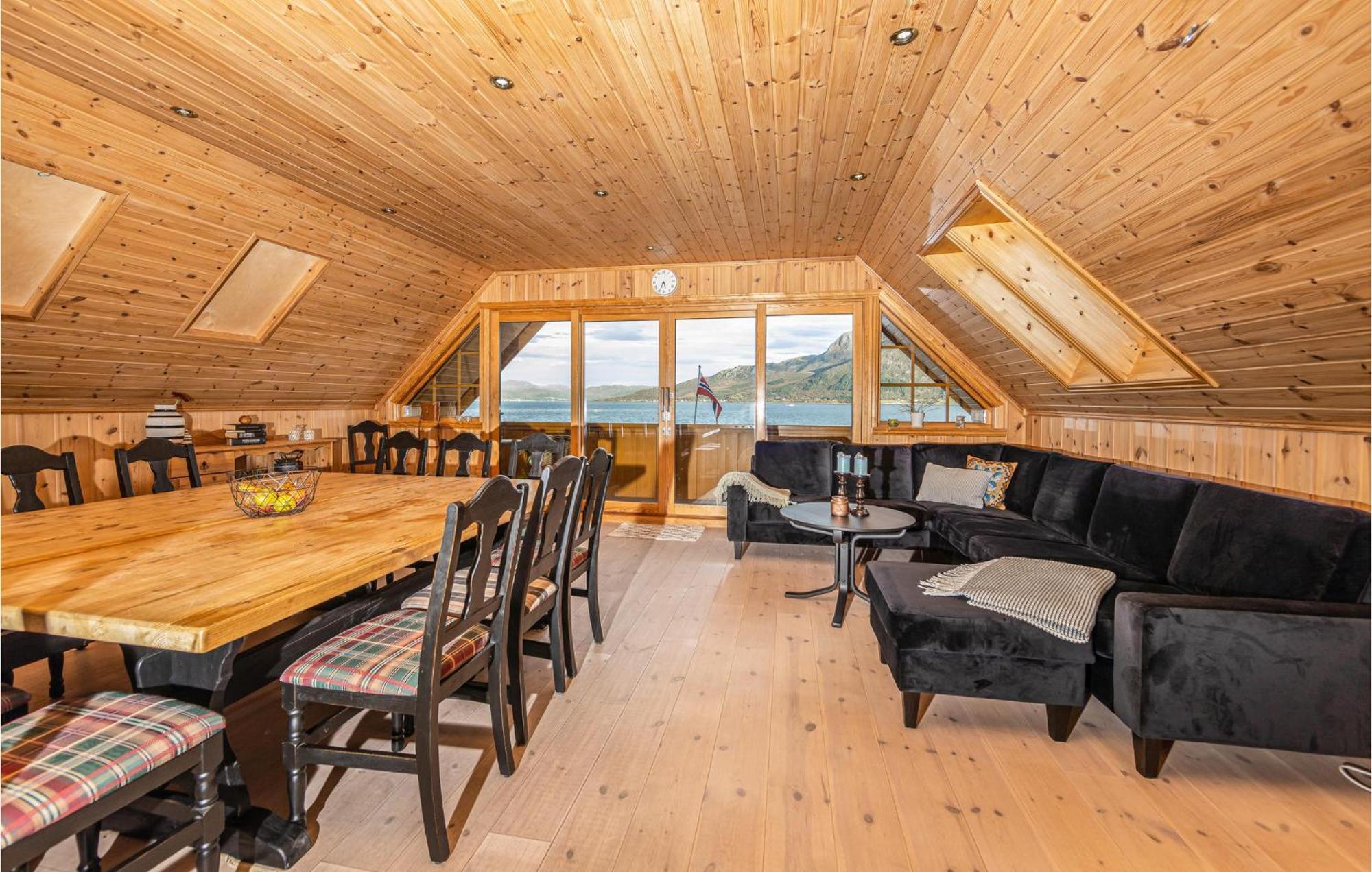 Awesome Home In Kvamsoy With Jacuzzi Sandvik  Bagian luar foto