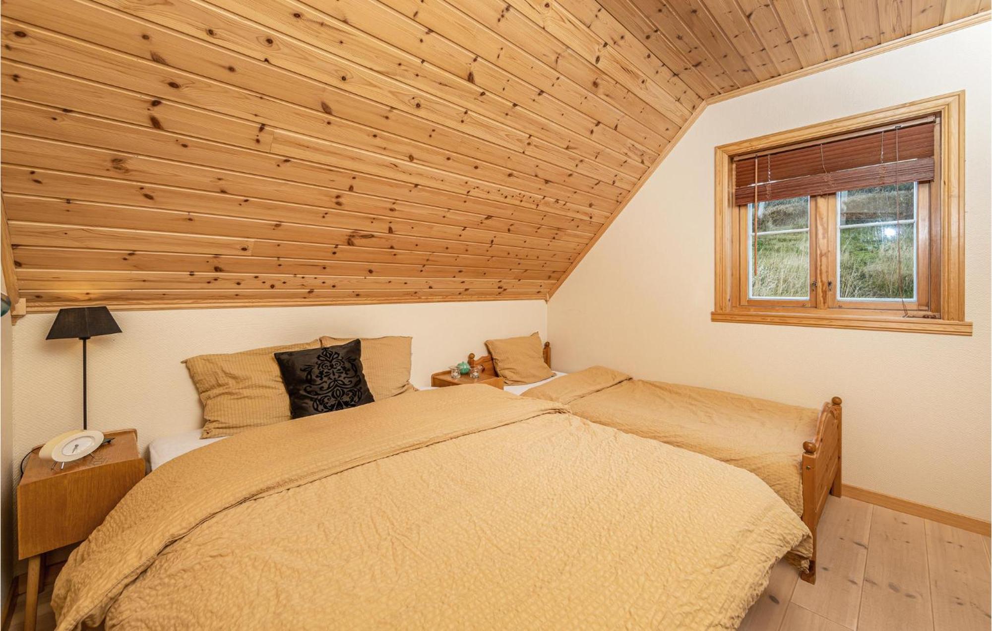 Awesome Home In Kvamsoy With Jacuzzi Sandvik  Bagian luar foto