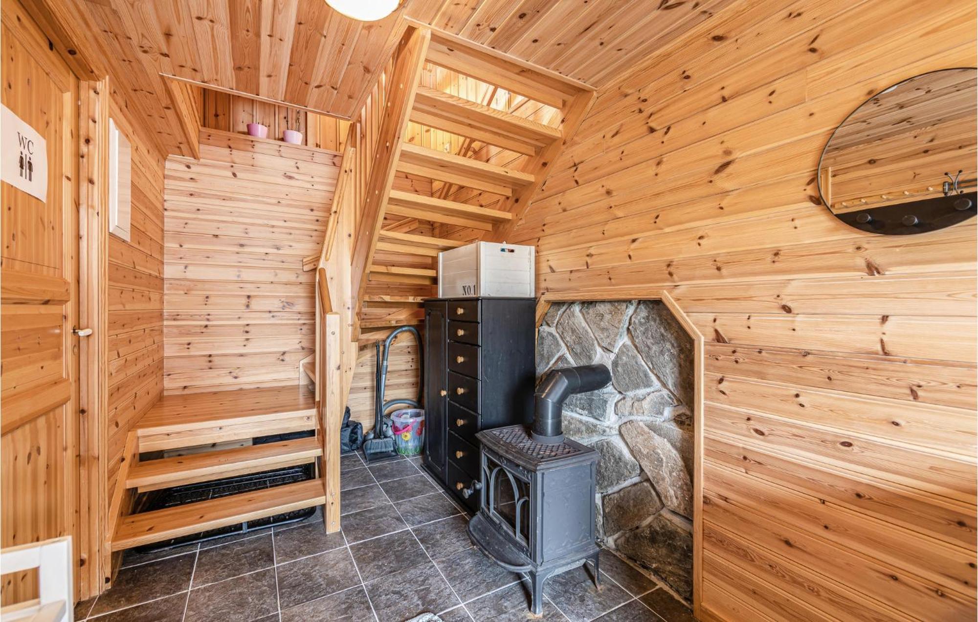 Awesome Home In Kvamsoy With Jacuzzi Sandvik  Bagian luar foto