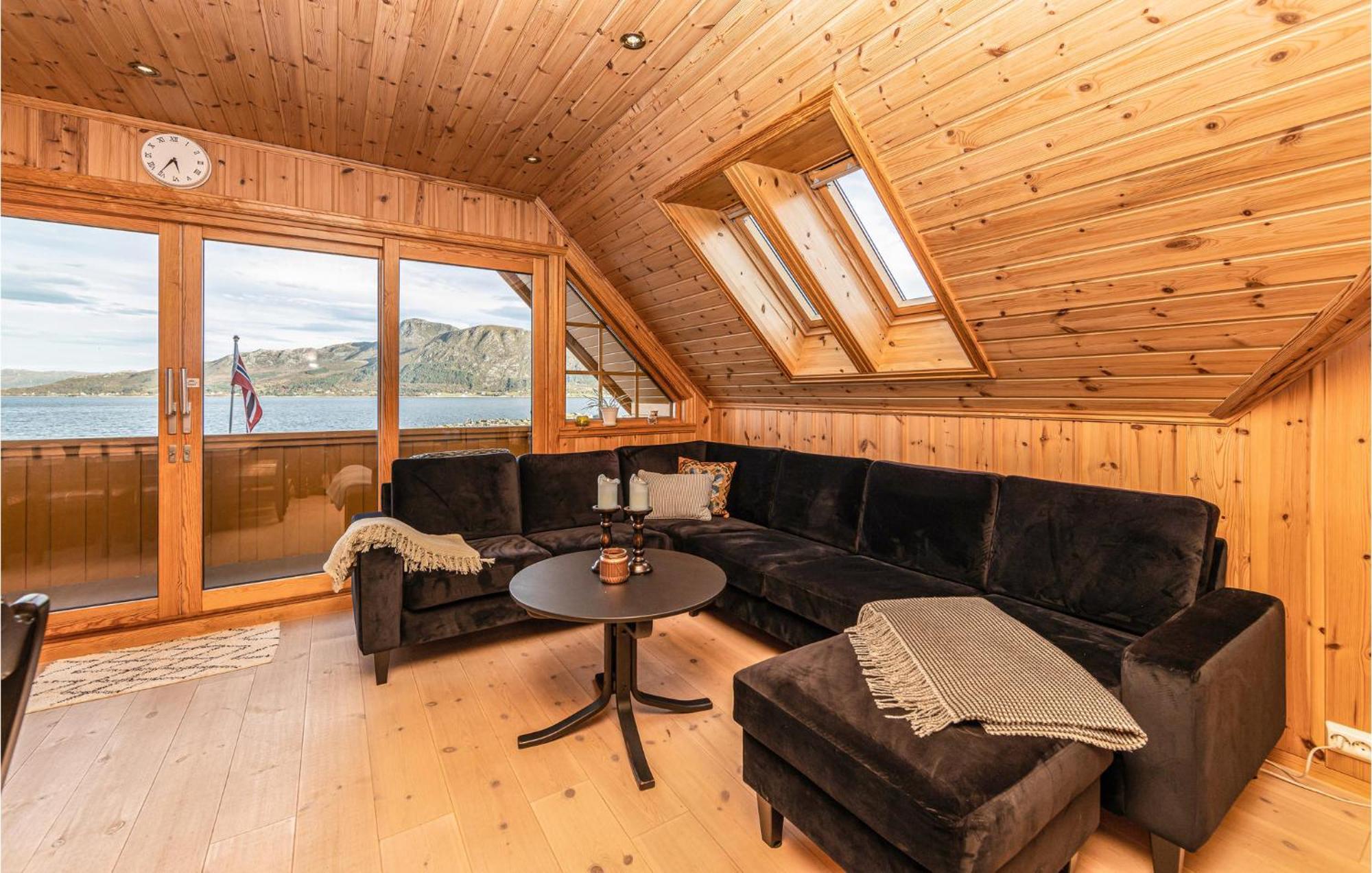 Awesome Home In Kvamsoy With Jacuzzi Sandvik  Bagian luar foto