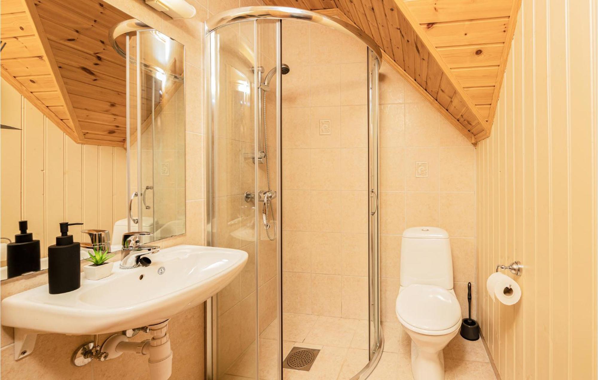 Awesome Home In Kvamsoy With Jacuzzi Sandvik  Bagian luar foto