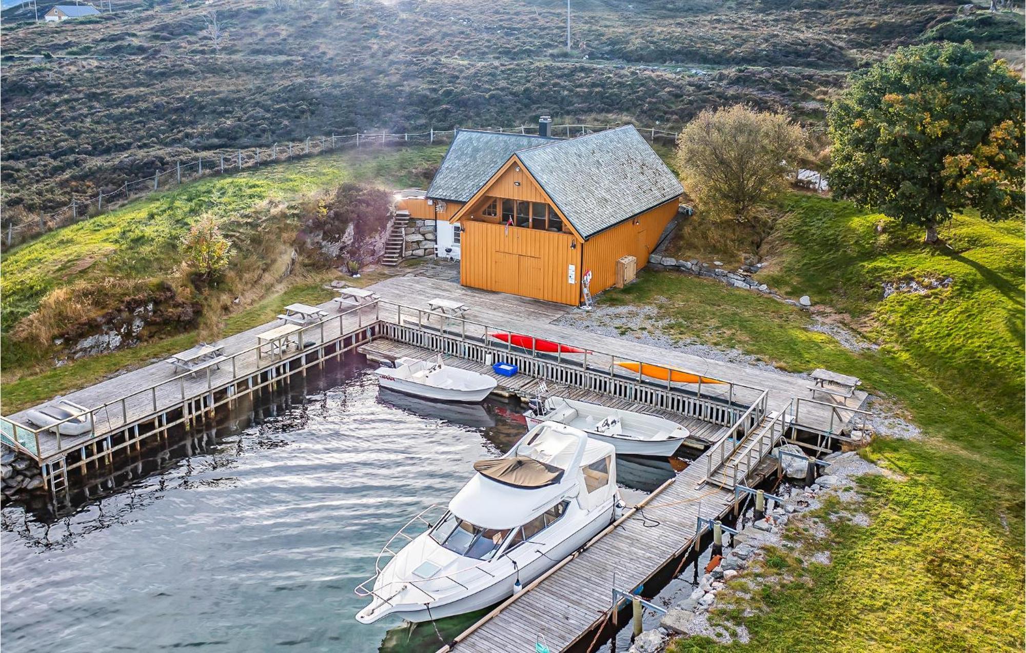 Awesome Home In Kvamsoy With Jacuzzi Sandvik  Bagian luar foto
