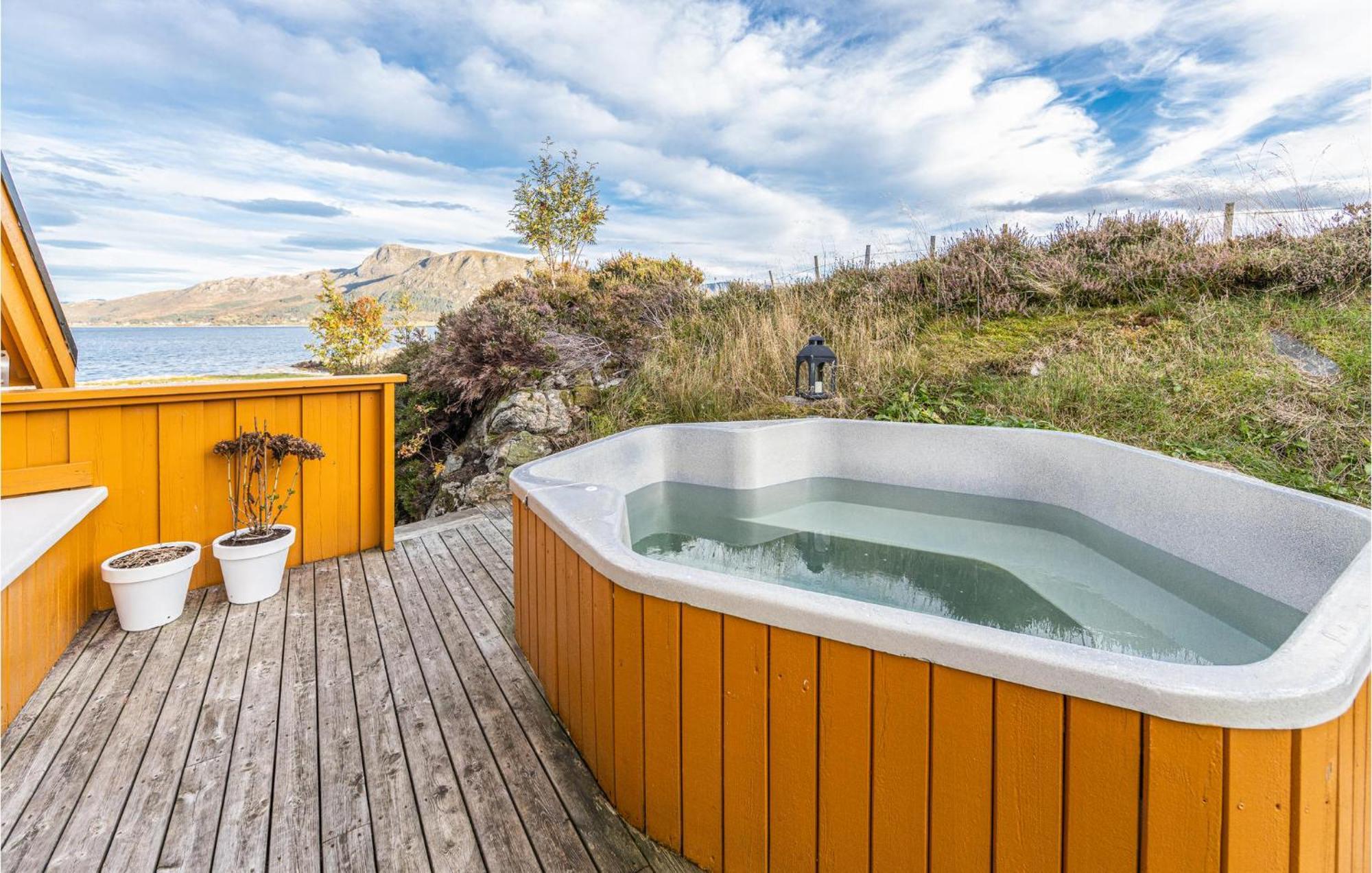 Awesome Home In Kvamsoy With Jacuzzi Sandvik  Bagian luar foto