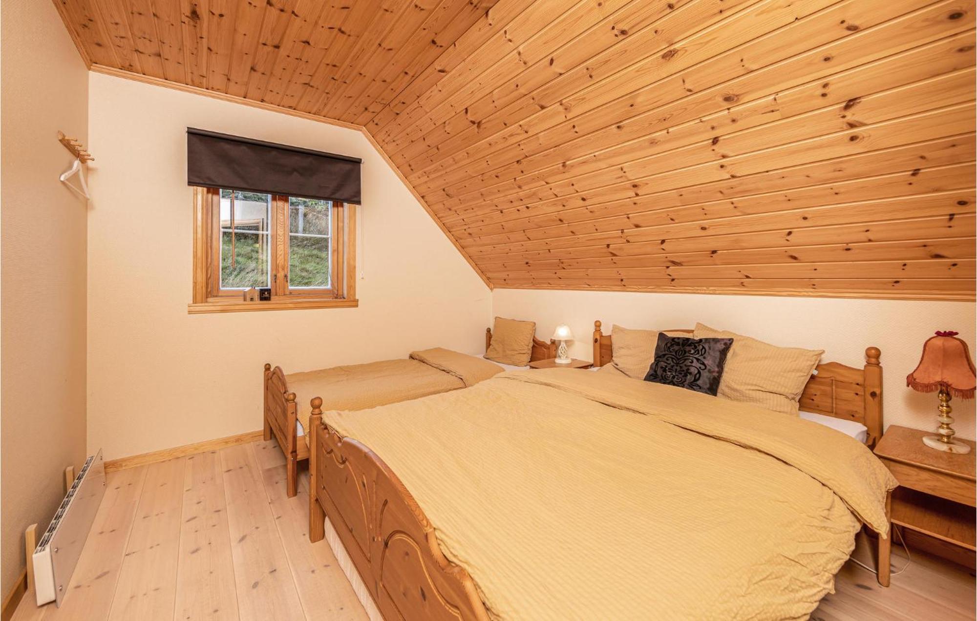 Awesome Home In Kvamsoy With Jacuzzi Sandvik  Bagian luar foto