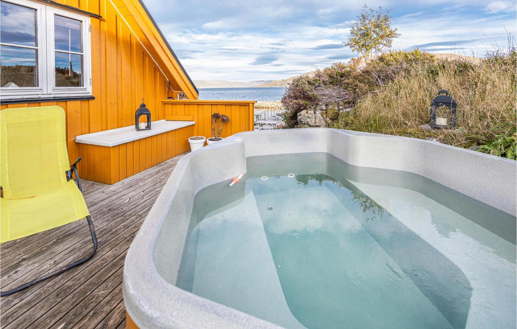 Awesome Home In Kvamsoy With Jacuzzi Sandvik  Bagian luar foto