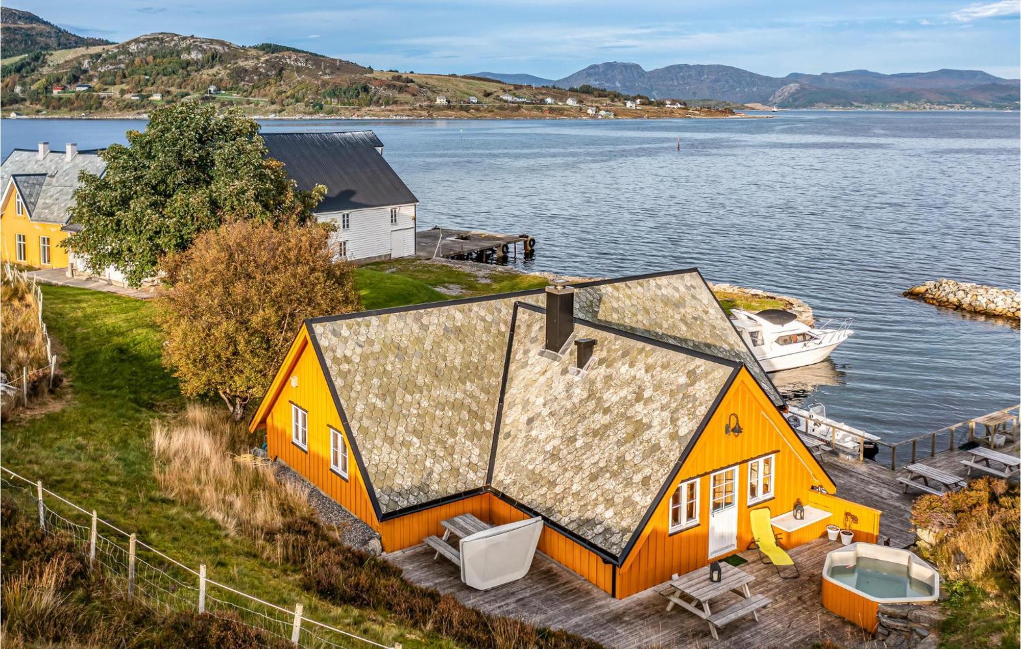 Awesome Home In Kvamsoy With Jacuzzi Sandvik  Bagian luar foto